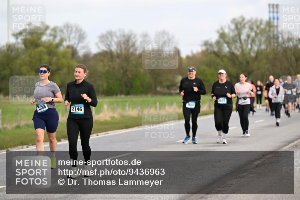 12.04.2026 - 45. Internationalen Wilhelmsburger Insellauf Dr. Thomas Lammeyer http://msf.ph/oto/9436963 12.04.2026 09:29:14 Laufen 3688, 2146, 2698, 2697, 2 meine-sportfotos.de