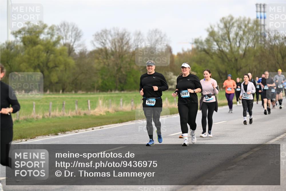 12.04.2026 - 45. Internationalen Wilhelmsburger Insellauf Dr. Thomas Lammeyer http://msf.ph/oto/9436975 12.04.2026 09:29:16 Laufen 2698, 2697, 4374 meine-sportfotos.de