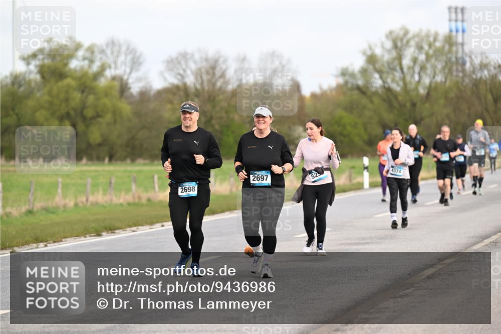 12.04.2026 - 45. Internationalen Wilhelmsburger Insellauf Dr. Thomas Lammeyer http://msf.ph/oto/9436986 12.04.2026 09:29:18 Laufen 2697, 2698, 52, 4374 meine-sportfotos.de