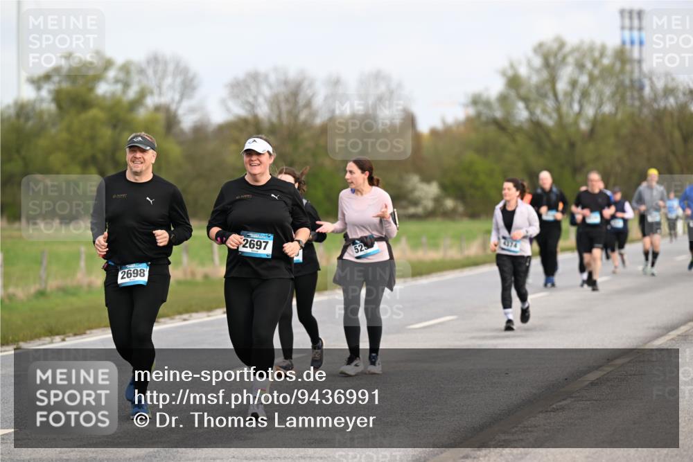 12.04.2026 - 45. Internationalen Wilhelmsburger Insellauf Dr. Thomas Lammeyer http://msf.ph/oto/9436991 12.04.2026 09:29:19 Laufen 2697, 52, 2698 meine-sportfotos.de
