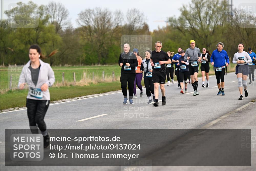 12.04.2026 - 45. Internationalen Wilhelmsburger Insellauf Dr. Thomas Lammeyer http://msf.ph/oto/9437024 12.04.2026 09:29:25 Laufen 374, 2556, 2555, 50, 2226, 3885, 3808, 3884, 2005 meine-sportfotos.de