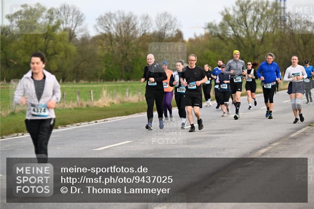12.04.2026 - 45. Internationalen Wilhelmsburger Insellauf Dr. Thomas Lammeyer http://msf.ph/oto/9437025 12.04.2026 09:29:25 Laufen 4374, 2556, 566, 3885, 450, 3104, 2226, 2555, 3808, 884 meine-sportfotos.de