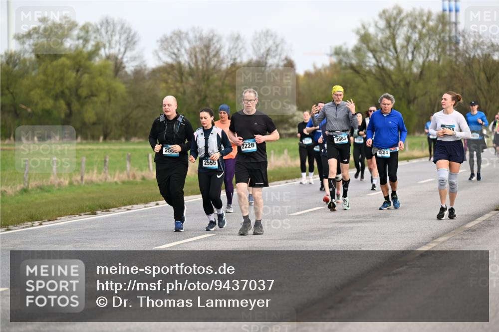 12.04.2026 - 45. Internationalen Wilhelmsburger Insellauf Dr. Thomas Lammeyer http://msf.ph/oto/9437037 12.04.2026 09:29:27 Laufen 255, 2555, 2226, 3885, 3884 meine-sportfotos.de