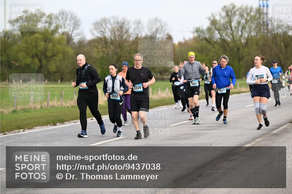 12.04.2026 - 45. Internationalen Wilhelmsburger Insellauf Dr. Thomas Lammeyer http://msf.ph/oto/9437038 12.04.2026 09:29:28 Laufen 2555, 2226, 3885, 3884, 3104 meine-sportfotos.de