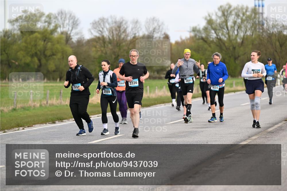 12.04.2026 - 45. Internationalen Wilhelmsburger Insellauf Dr. Thomas Lammeyer http://msf.ph/oto/9437039 12.04.2026 09:29:28 Laufen 2566, 2226, 3885, 2556, 2555, 3884, 3104 meine-sportfotos.de