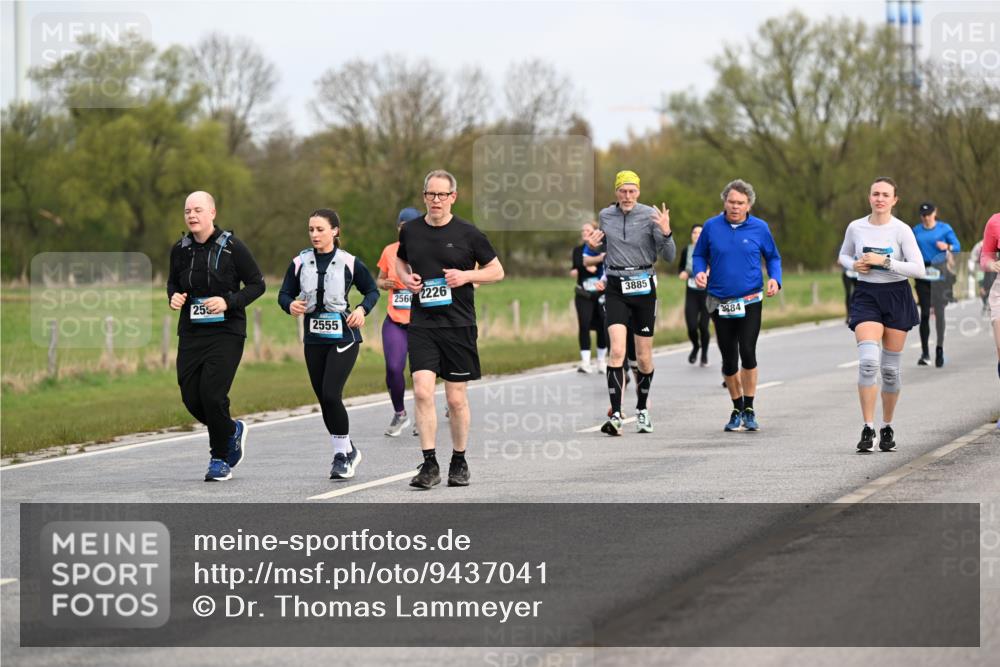 12.04.2026 - 45. Internationalen Wilhelmsburger Insellauf Dr. Thomas Lammeyer http://msf.ph/oto/9437041 12.04.2026 09:29:28 Laufen 2566, 255, 2555, 2226, 3885, 3884 meine-sportfotos.de
