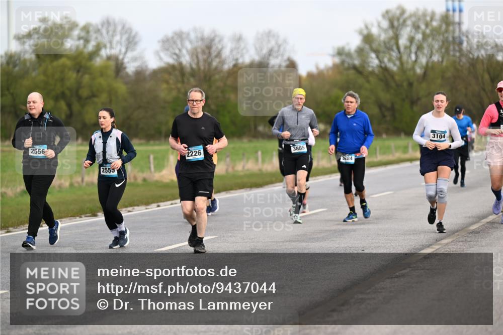 12.04.2026 - 45. Internationalen Wilhelmsburger Insellauf Dr. Thomas Lammeyer http://msf.ph/oto/9437044 12.04.2026 09:29:29 Laufen 2556, 2226, 3885, 3884, 2555, 3104 meine-sportfotos.de