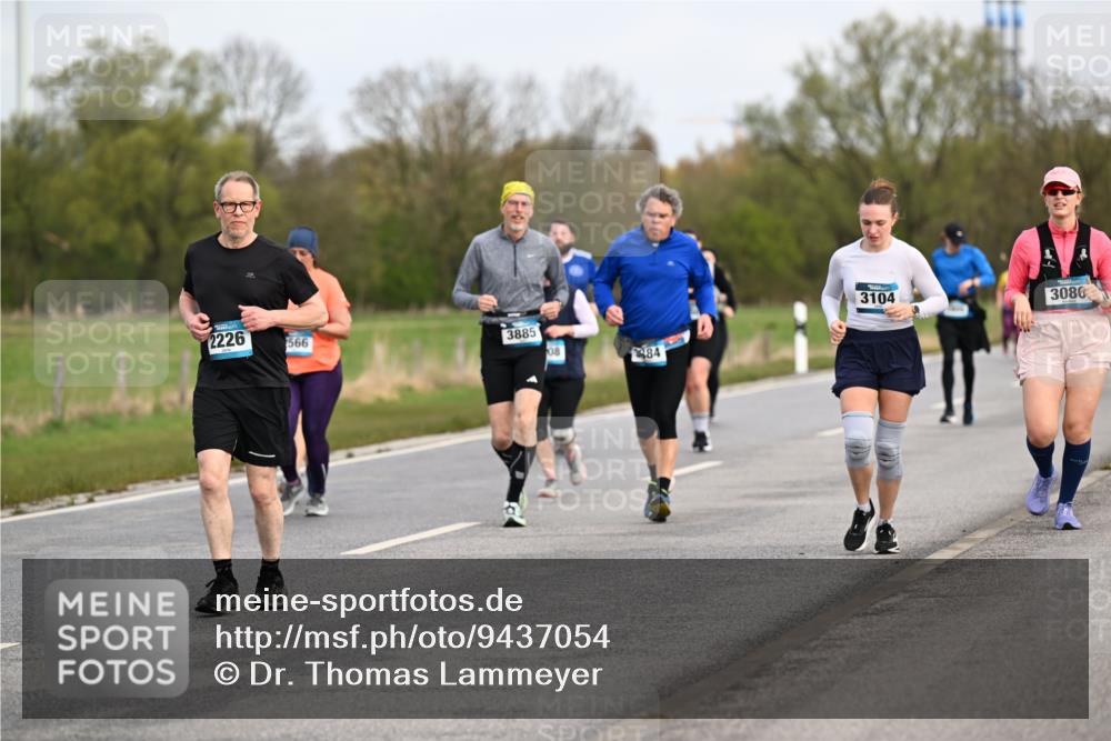 12.04.2026 - 45. Internationalen Wilhelmsburger Insellauf Dr. Thomas Lammeyer http://msf.ph/oto/9437054 12.04.2026 09:29:30 Laufen 2226, 566, 3885, 08, 84, 3104, 3086 meine-sportfotos.de