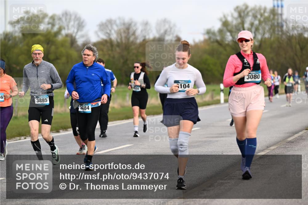 12.04.2026 - 45. Internationalen Wilhelmsburger Insellauf Dr. Thomas Lammeyer http://msf.ph/oto/9437074 12.04.2026 09:29:33 Laufen 56, 3885, 3884, 104, 3080 meine-sportfotos.de