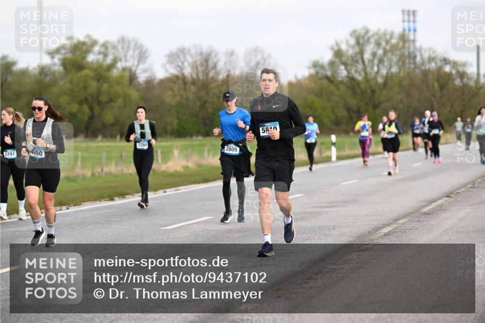 12.04.2026 - 45. Internationalen Wilhelmsburger Insellauf Dr. Thomas Lammeyer http://msf.ph/oto/9437102 12.04.2026 09:29:38 Laufen 2296, 2297, 4450, 2805, 5810 meine-sportfotos.de