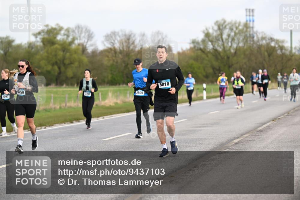 12.04.2026 - 45. Internationalen Wilhelmsburger Insellauf Dr. Thomas Lammeyer http://msf.ph/oto/9437103 12.04.2026 09:29:38 Laufen 2297, 2805, 4450, 2296, 5810 meine-sportfotos.de