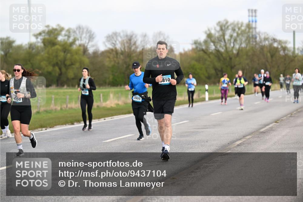 12.04.2026 - 45. Internationalen Wilhelmsburger Insellauf Dr. Thomas Lammeyer http://msf.ph/oto/9437104 12.04.2026 09:29:38 Laufen 2297, 4450, 2256, 2805, 810 meine-sportfotos.de