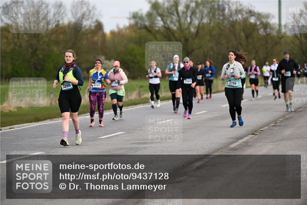 12.04.2026 - 45. Internationalen Wilhelmsburger Insellauf Dr. Thomas Lammeyer http://msf.ph/oto/9437128 12.04.2026 09:29:46 Laufen 3205, 4151, 2304, 2788, 3056 meine-sportfotos.de