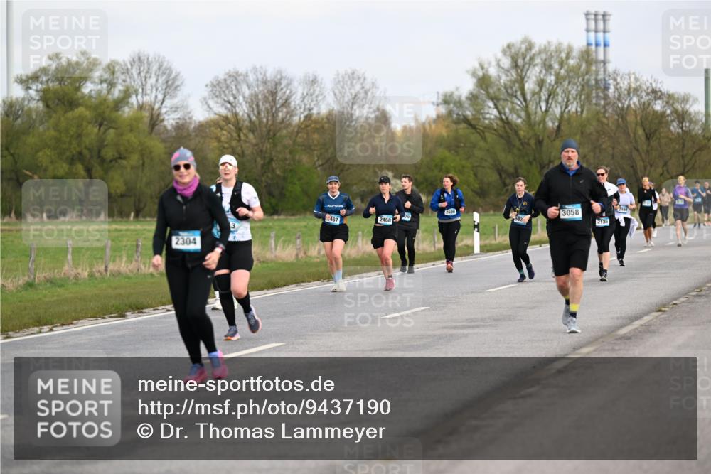 12.04.2026 - 45. Internationalen Wilhelmsburger Insellauf Dr. Thomas Lammeyer http://msf.ph/oto/9437190 12.04.2026 09:29:56 Laufen 2304, 467, 2468, 79, 2680, 583, 3058, 2135, 2498 meine-sportfotos.de