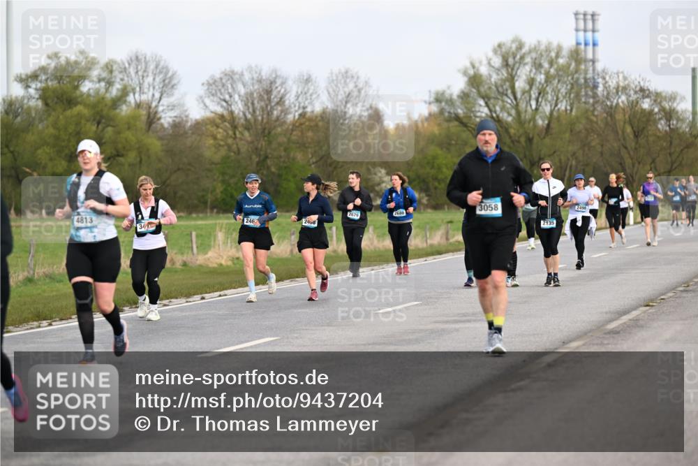 12.04.2026 - 45. Internationalen Wilhelmsburger Insellauf Dr. Thomas Lammeyer http://msf.ph/oto/9437204 12.04.2026 09:29:58 Laufen 4813, 2679, 2680, 3058, 246, 34, 28, 2135, 2498 meine-sportfotos.de