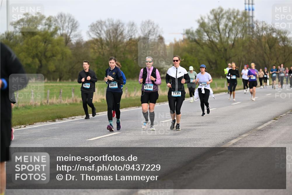 12.04.2026 - 45. Internationalen Wilhelmsburger Insellauf Dr. Thomas Lammeyer http://msf.ph/oto/9437229 12.04.2026 09:30:04 Laufen 2679, 5831, 2498, 2140, 2135 meine-sportfotos.de