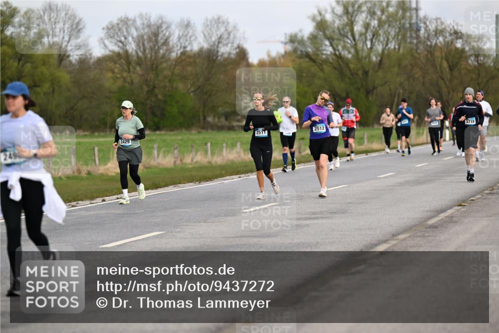 12.04.2026 - 45. Internationalen Wilhelmsburger Insellauf Dr. Thomas Lammeyer http://msf.ph/oto/9437272 12.04.2026 09:30:12 Laufen 2511, 2512, 3718, 2429, 249 meine-sportfotos.de