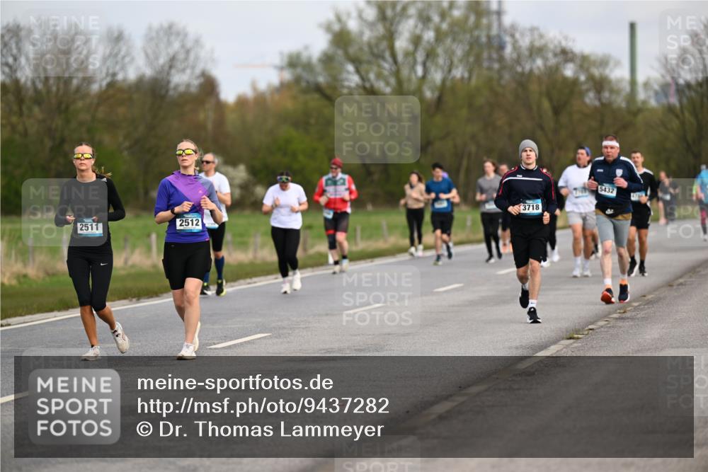 12.04.2026 - 45. Internationalen Wilhelmsburger Insellauf Dr. Thomas Lammeyer http://msf.ph/oto/9437282 12.04.2026 09:30:15 Laufen 2511, 2512, 3718, 5432 meine-sportfotos.de