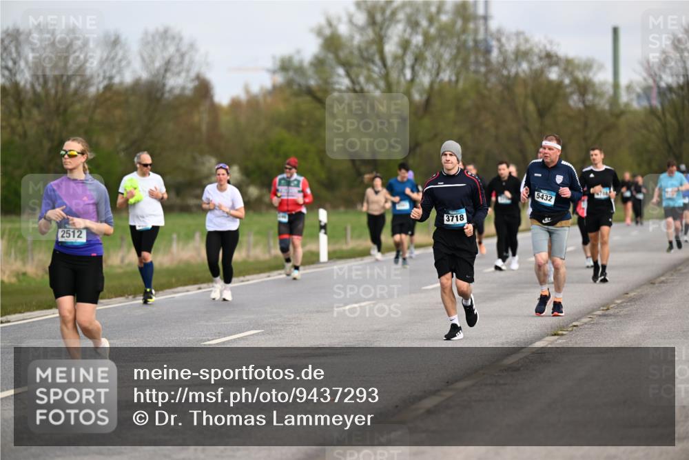 12.04.2026 - 45. Internationalen Wilhelmsburger Insellauf Dr. Thomas Lammeyer http://msf.ph/oto/9437293 12.04.2026 09:30:17 Laufen 2512, 3718, 5432, 9 meine-sportfotos.de