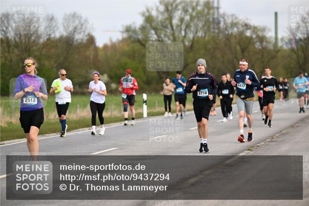 12.04.2026 - 45. Internationalen Wilhelmsburger Insellauf Dr. Thomas Lammeyer http://msf.ph/oto/9437294 12.04.2026 09:30:17 Laufen 2512, 3718, 5432, 2 meine-sportfotos.de