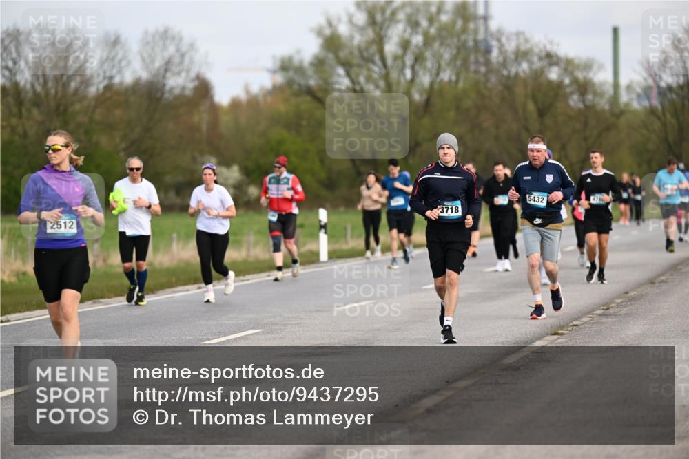 12.04.2026 - 45. Internationalen Wilhelmsburger Insellauf Dr. Thomas Lammeyer http://msf.ph/oto/9437295 12.04.2026 09:30:17 Laufen 2512, 3718, 5432 meine-sportfotos.de