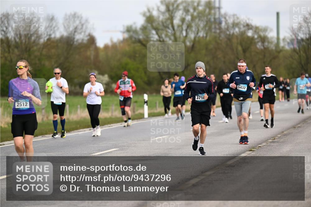12.04.2026 - 45. Internationalen Wilhelmsburger Insellauf Dr. Thomas Lammeyer http://msf.ph/oto/9437296 12.04.2026 09:30:17 Laufen 2512, 3718, 5432 meine-sportfotos.de