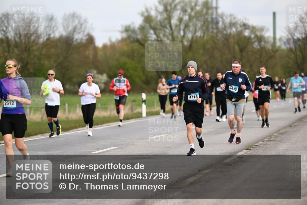 12.04.2026 - 45. Internationalen Wilhelmsburger Insellauf Dr. Thomas Lammeyer http://msf.ph/oto/9437298 12.04.2026 09:30:17 Laufen 2512, 3718, 5432 meine-sportfotos.de
