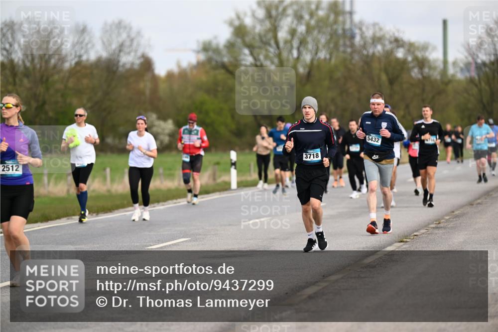 12.04.2026 - 45. Internationalen Wilhelmsburger Insellauf Dr. Thomas Lammeyer http://msf.ph/oto/9437299 12.04.2026 09:30:17 Laufen 2512, 3718, 5432 meine-sportfotos.de
