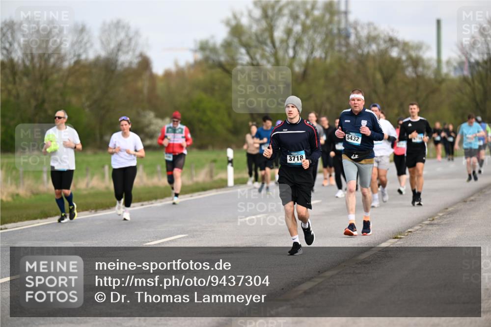 12.04.2026 - 45. Internationalen Wilhelmsburger Insellauf Dr. Thomas Lammeyer http://msf.ph/oto/9437304 12.04.2026 09:30:18 Laufen 3718, 5432 meine-sportfotos.de