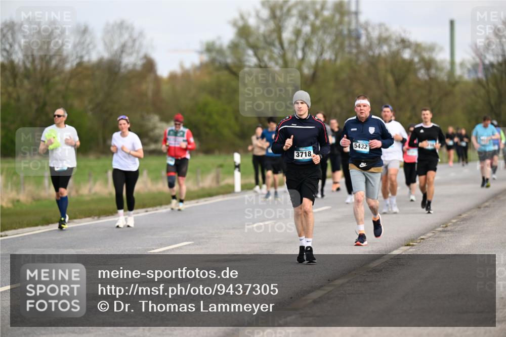 12.04.2026 - 45. Internationalen Wilhelmsburger Insellauf Dr. Thomas Lammeyer http://msf.ph/oto/9437305 12.04.2026 09:30:18 Laufen 3718, 5432 meine-sportfotos.de