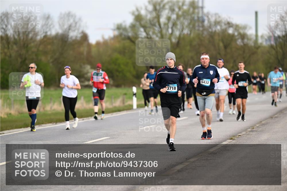 12.04.2026 - 45. Internationalen Wilhelmsburger Insellauf Dr. Thomas Lammeyer http://msf.ph/oto/9437306 12.04.2026 09:30:18 Laufen 3718, 5432 meine-sportfotos.de
