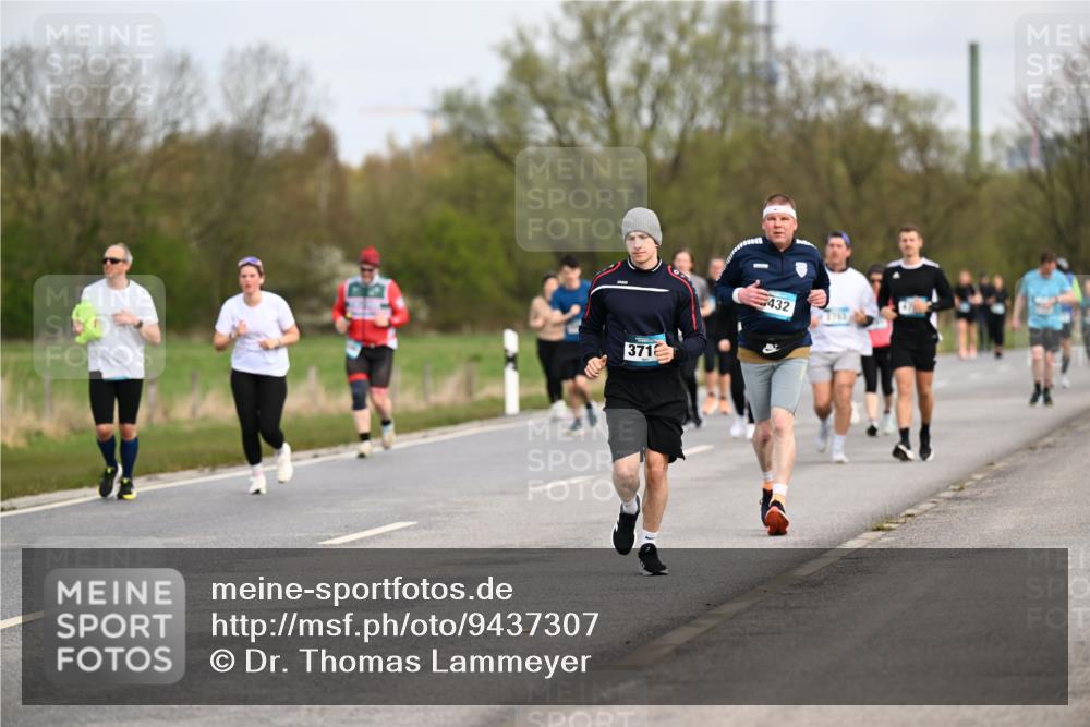 12.04.2026 - 45. Internationalen Wilhelmsburger Insellauf Dr. Thomas Lammeyer http://msf.ph/oto/9437307 12.04.2026 09:30:18 Laufen 371, 432, 3765 meine-sportfotos.de
