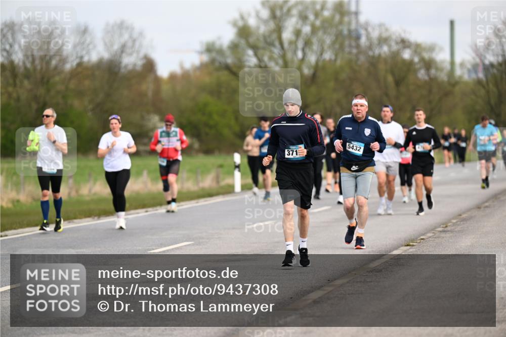 12.04.2026 - 45. Internationalen Wilhelmsburger Insellauf Dr. Thomas Lammeyer http://msf.ph/oto/9437308 12.04.2026 09:30:19 Laufen 371, 5432 meine-sportfotos.de