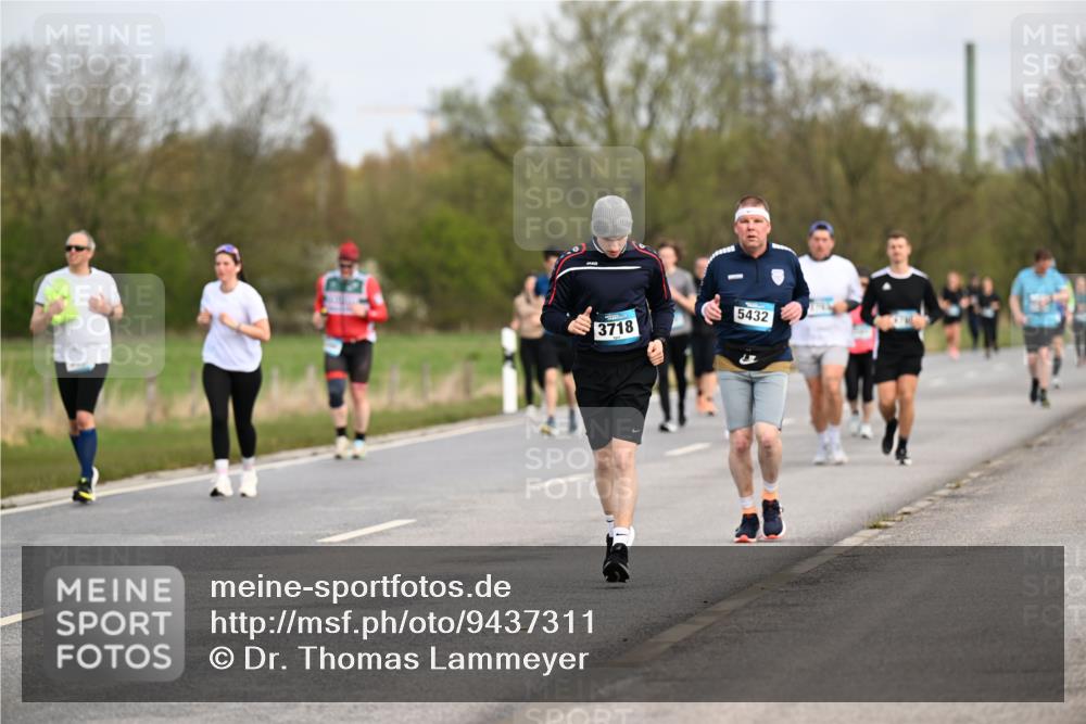 12.04.2026 - 45. Internationalen Wilhelmsburger Insellauf Dr. Thomas Lammeyer http://msf.ph/oto/9437311 12.04.2026 09:30:19 Laufen 3718, 5432 meine-sportfotos.de