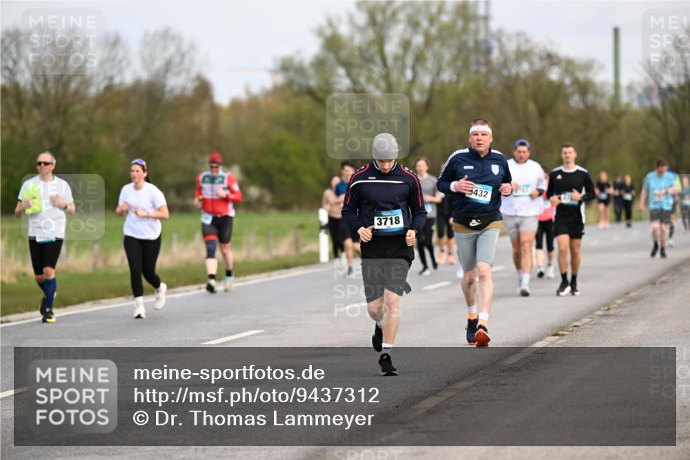 12.04.2026 - 45. Internationalen Wilhelmsburger Insellauf Dr. Thomas Lammeyer http://msf.ph/oto/9437312 12.04.2026 09:30:19 Laufen 3718, 5432 meine-sportfotos.de