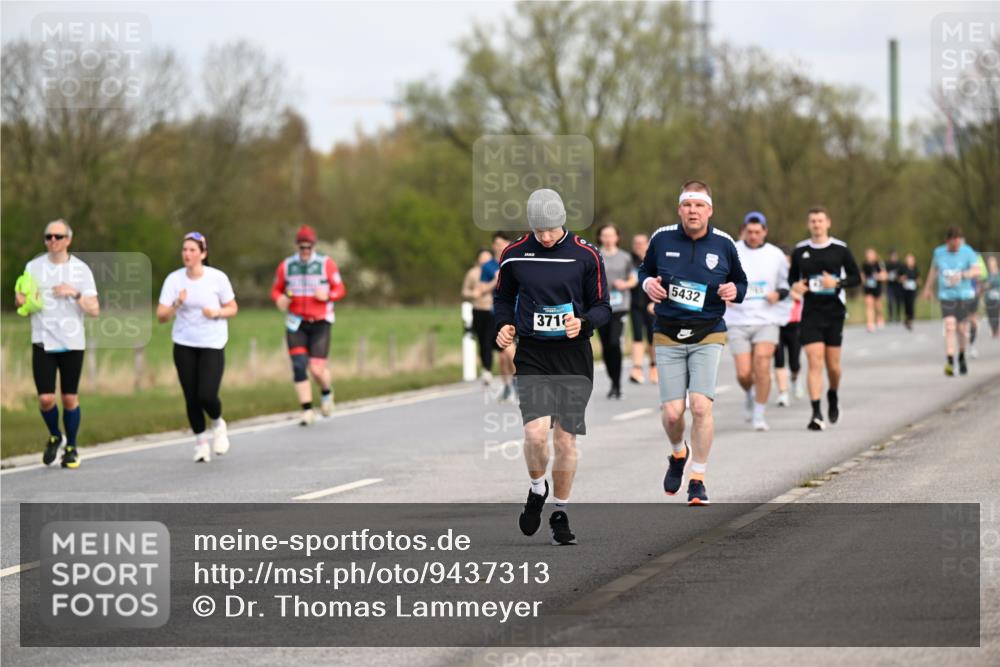 12.04.2026 - 45. Internationalen Wilhelmsburger Insellauf Dr. Thomas Lammeyer http://msf.ph/oto/9437313 12.04.2026 09:30:19 Laufen 371, 5432 meine-sportfotos.de
