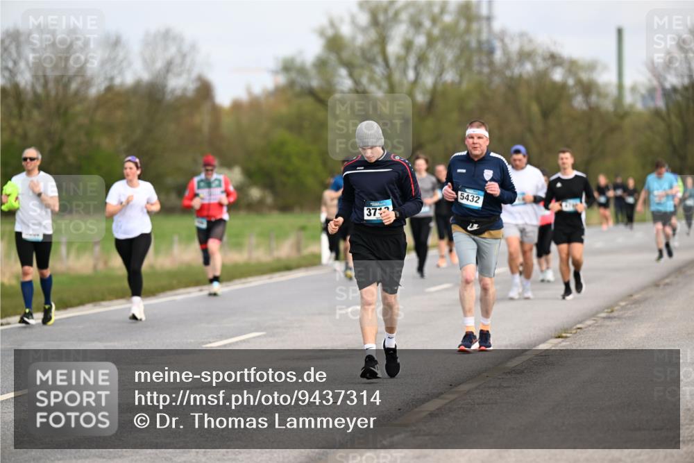 12.04.2026 - 45. Internationalen Wilhelmsburger Insellauf Dr. Thomas Lammeyer http://msf.ph/oto/9437314 12.04.2026 09:30:19 Laufen 373, 5432 meine-sportfotos.de