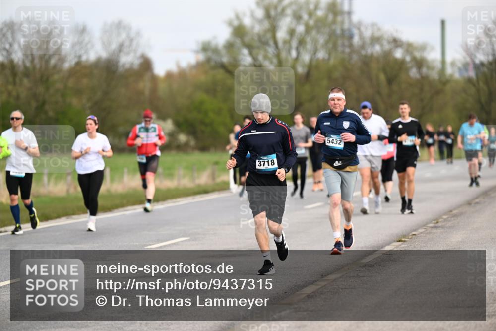 12.04.2026 - 45. Internationalen Wilhelmsburger Insellauf Dr. Thomas Lammeyer http://msf.ph/oto/9437315 12.04.2026 09:30:19 Laufen 3718, 5432 meine-sportfotos.de