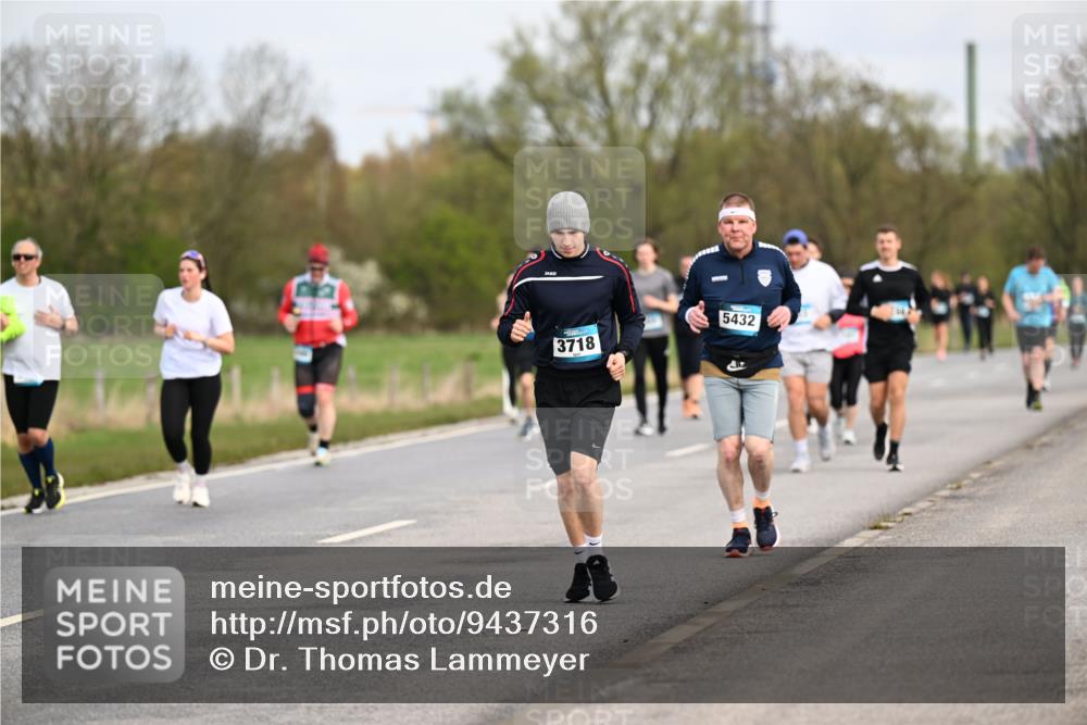 12.04.2026 - 45. Internationalen Wilhelmsburger Insellauf Dr. Thomas Lammeyer http://msf.ph/oto/9437316 12.04.2026 09:30:20 Laufen 3718, 5432 meine-sportfotos.de