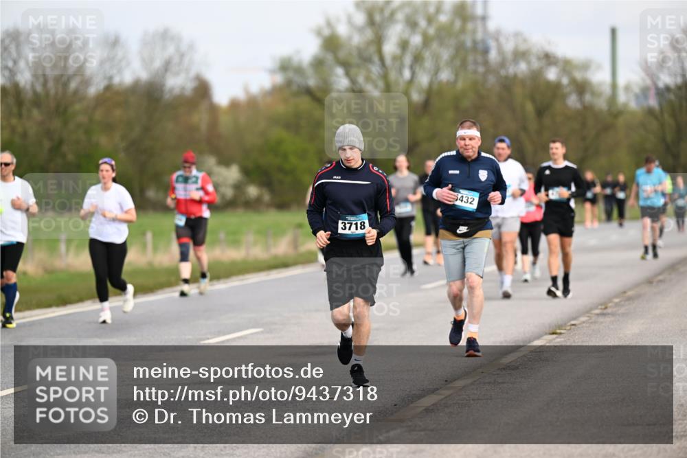 12.04.2026 - 45. Internationalen Wilhelmsburger Insellauf Dr. Thomas Lammeyer http://msf.ph/oto/9437318 12.04.2026 09:30:20 Laufen 3718, 5432 meine-sportfotos.de