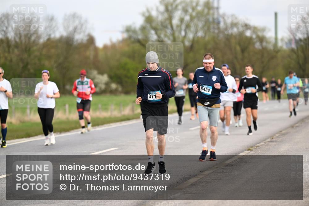 12.04.2026 - 45. Internationalen Wilhelmsburger Insellauf Dr. Thomas Lammeyer http://msf.ph/oto/9437319 12.04.2026 09:30:20 Laufen 371, 5432 meine-sportfotos.de