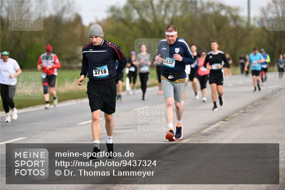 12.04.2026 - 45. Internationalen Wilhelmsburger Insellauf Dr. Thomas Lammeyer http://msf.ph/oto/9437324 12.04.2026 09:30:22 Laufen 3718, 5432 meine-sportfotos.de