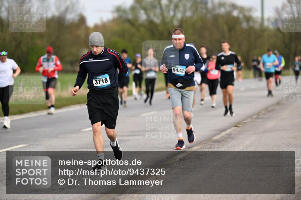 12.04.2026 - 45. Internationalen Wilhelmsburger Insellauf Dr. Thomas Lammeyer http://msf.ph/oto/9437325 12.04.2026 09:30:22 Laufen 3718, 5432 meine-sportfotos.de