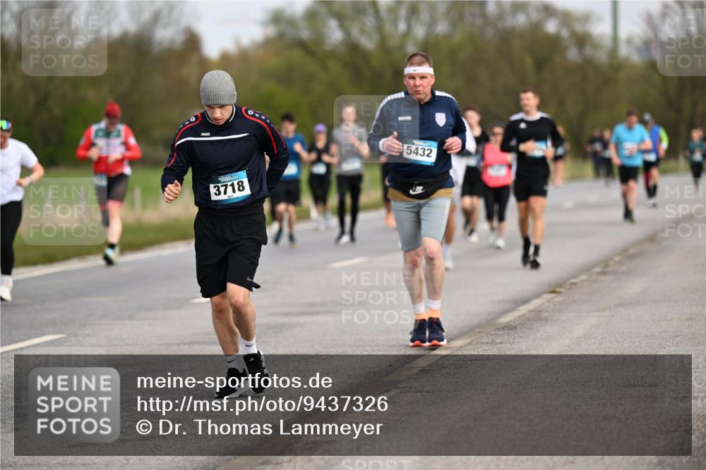 12.04.2026 - 45. Internationalen Wilhelmsburger Insellauf Dr. Thomas Lammeyer http://msf.ph/oto/9437326 12.04.2026 09:30:22 Laufen 3718, 5432 meine-sportfotos.de