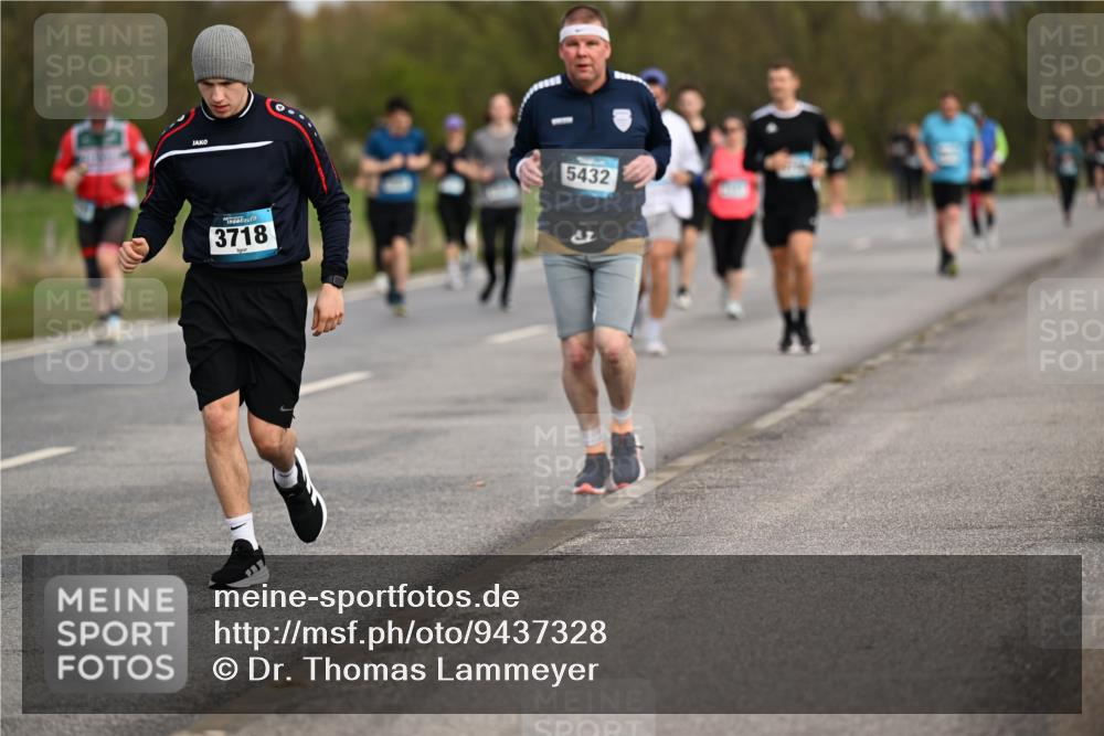 12.04.2026 - 45. Internationalen Wilhelmsburger Insellauf Dr. Thomas Lammeyer http://msf.ph/oto/9437328 12.04.2026 09:30:22 Laufen 3718, 5432 meine-sportfotos.de