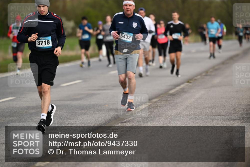 12.04.2026 - 45. Internationalen Wilhelmsburger Insellauf Dr. Thomas Lammeyer http://msf.ph/oto/9437330 12.04.2026 09:30:23 Laufen 3718, 5432 meine-sportfotos.de