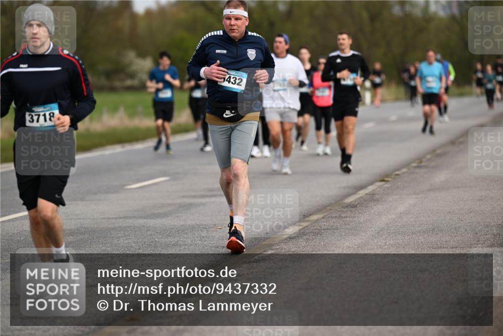 12.04.2026 - 45. Internationalen Wilhelmsburger Insellauf Dr. Thomas Lammeyer http://msf.ph/oto/9437332 12.04.2026 09:30:23 Laufen 3718, 5432, 2945 meine-sportfotos.de