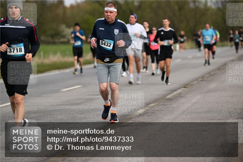 12.04.2026 - 45. Internationalen Wilhelmsburger Insellauf Dr. Thomas Lammeyer http://msf.ph/oto/9437333 12.04.2026 09:30:23 Laufen 3718, 5432 meine-sportfotos.de