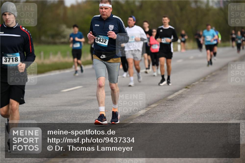 12.04.2026 - 45. Internationalen Wilhelmsburger Insellauf Dr. Thomas Lammeyer http://msf.ph/oto/9437334 12.04.2026 09:30:24 Laufen 3718, 5432 meine-sportfotos.de