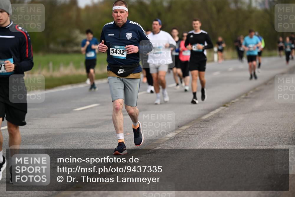 12.04.2026 - 45. Internationalen Wilhelmsburger Insellauf Dr. Thomas Lammeyer http://msf.ph/oto/9437335 12.04.2026 09:30:24 Laufen 71, 5432 meine-sportfotos.de